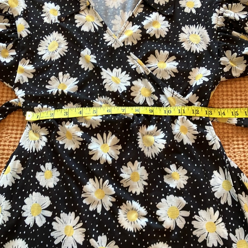🌼Size 2 Super cute black w/white & yellow daisies & white dots maternity dress - Picture 14 of 15